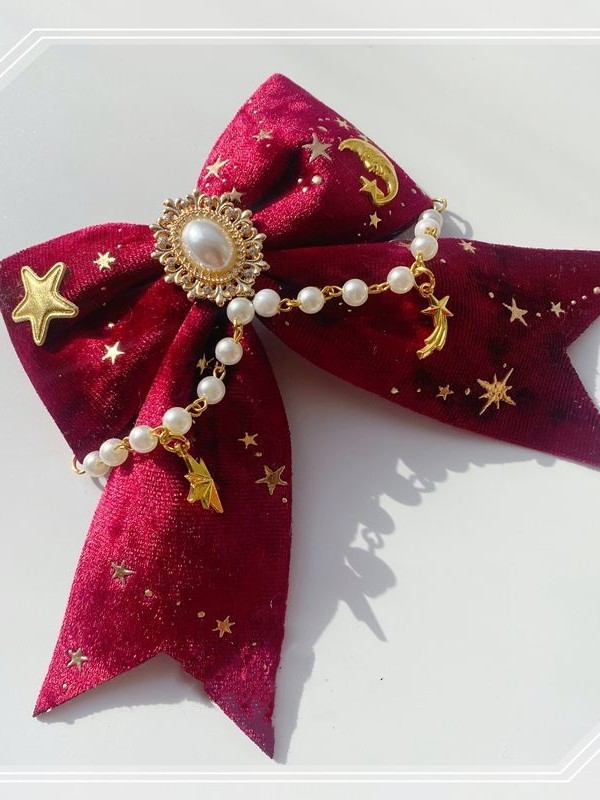 A Large Hair Clip with Artificial Pearl and Pearl Chains