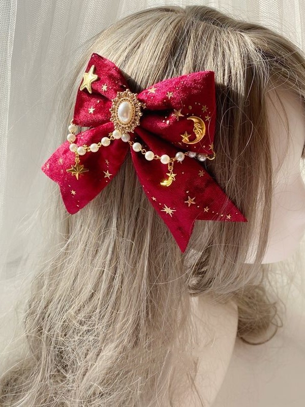 A Large Hair Clip with Artificial Pearl and Pearl Chains