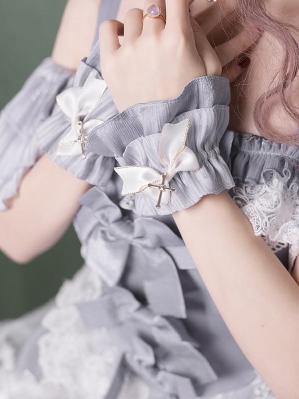 Glistening Froth Elegant Bride Wrist Cuffs Glistening Froth Elegant Bride Wrist Cuffs