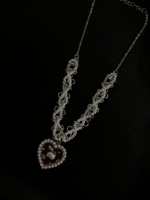 Gothic Heart-shaped Pendant Pearl Necklace Gothic Heart-shaped Pendant Pearl Necklace