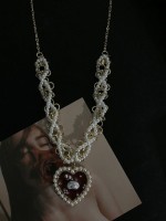 Gothic Heart-shaped Pendant Pearl Necklace Gothic Heart-shaped Pendant Pearl Necklace