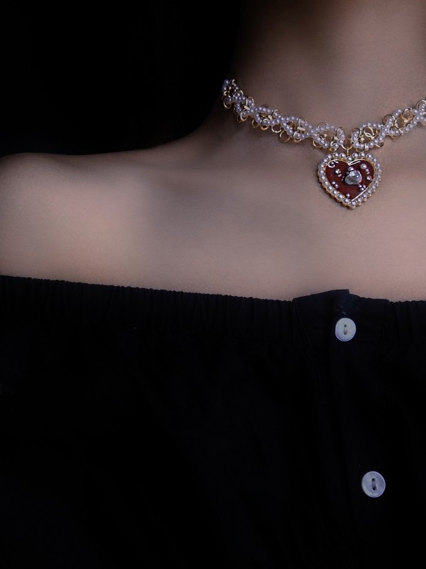 Gothic Heart-shaped Pendant Pearl Necklace