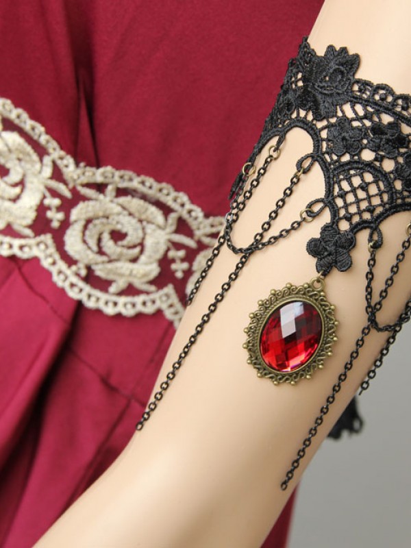 Gothic Race Red Diamond Armband