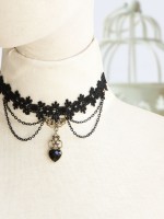 Heart-shaped Pendant Choker Heart-shaped Pendant Choker