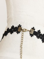 Heart-shaped Pendant Choker Heart-shaped Pendant Choker