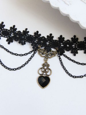 Heart-shaped Pendant Choker