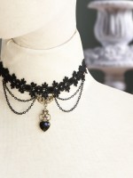 Heart-shaped Pendant Choker Heart-shaped Pendant Choker