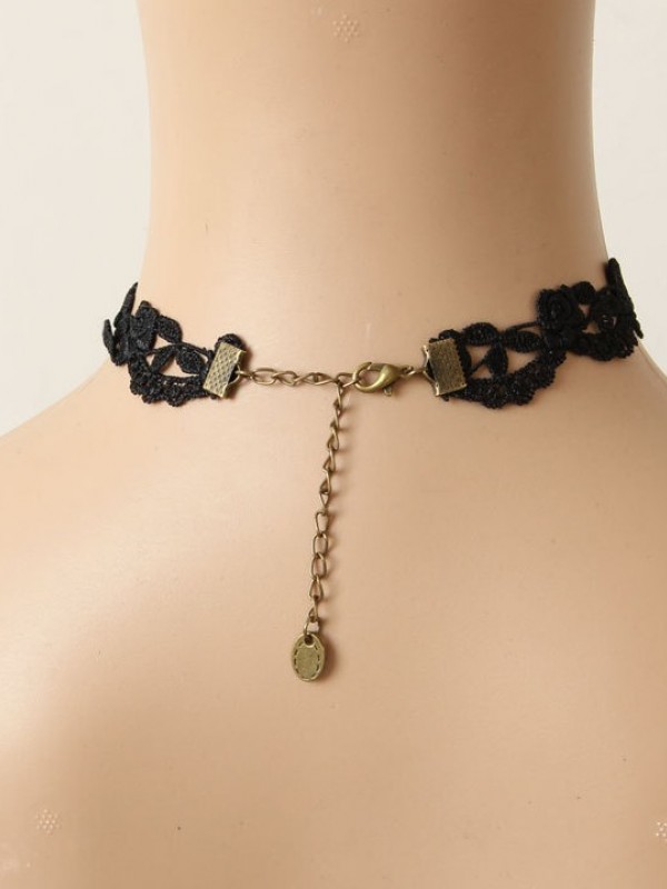 Lace Gothic Ruby Choker