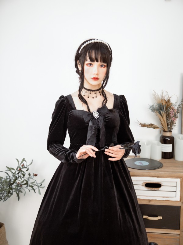 Lilith's Kiss Classic Long Sleeve One-piece Lilith's Kiss Classic Long Sleeve One-piece