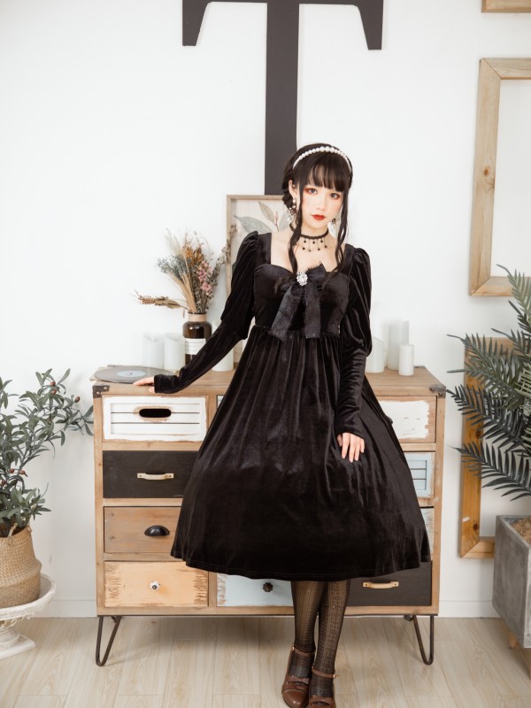 Lilith's Kiss Classic Long Sleeve One-piece Lilith's Kiss Classic Long Sleeve One-piece