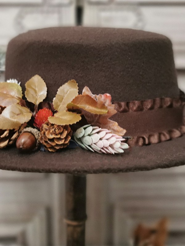 Miss Point - Letter of Autumn Mini Top Hat Miss Point - Letter of Autumn Mini Top Hat