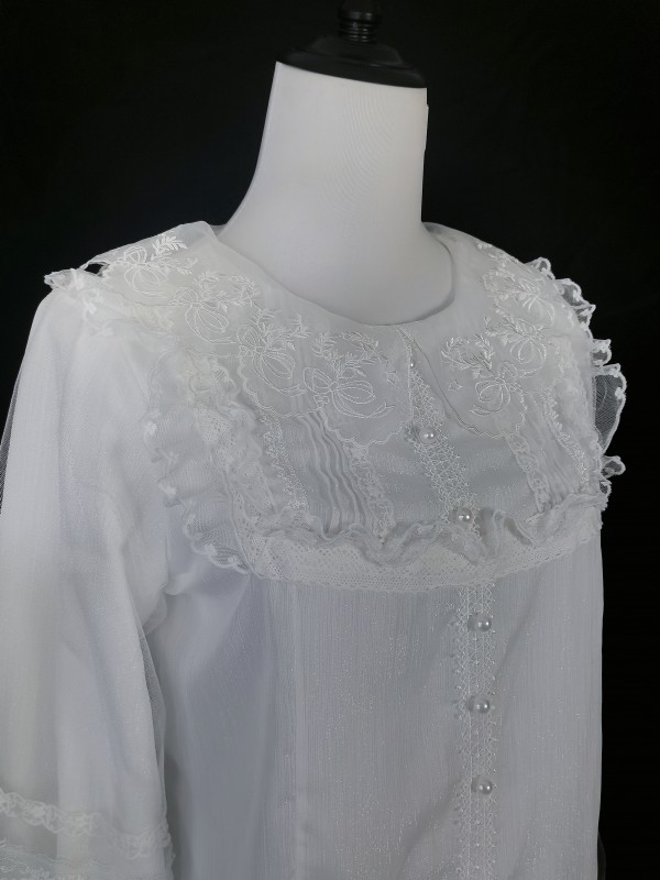 Classic Lolita lantern sleeves and embroidered neck blouse Classic Lolita lantern sleeves and embroidered neck blouse