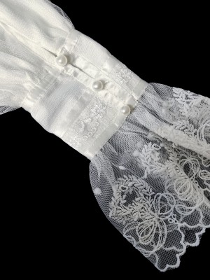 Classic  Lolita lantern sleeves and embroidered neck blouse