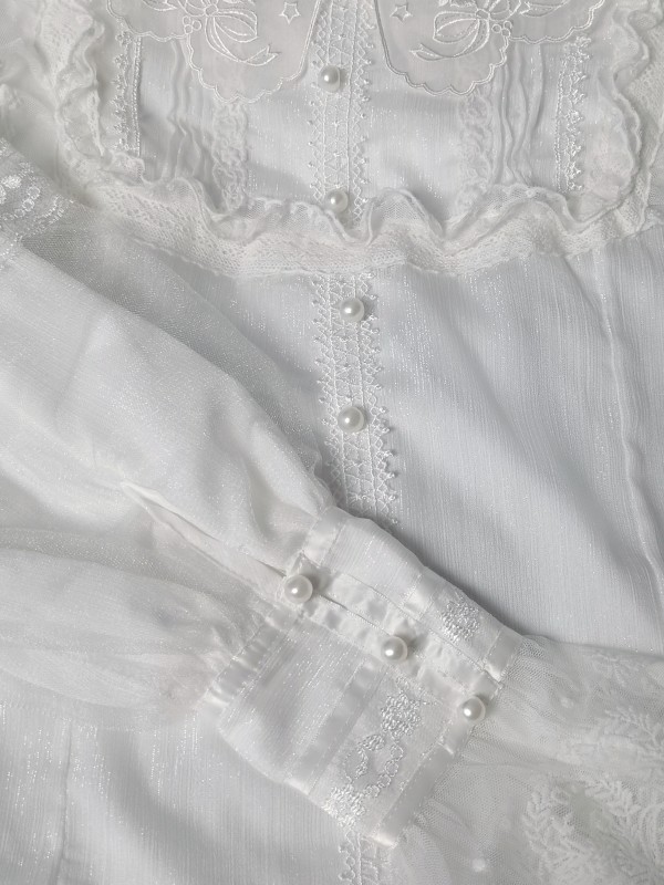 Classic Lolita lantern sleeves and embroidered neck blouse Classic Lolita lantern sleeves and embroidered neck blouse