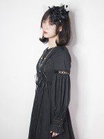 +Mercédes+ Retro Gothic Peaked Collar One-piece  053